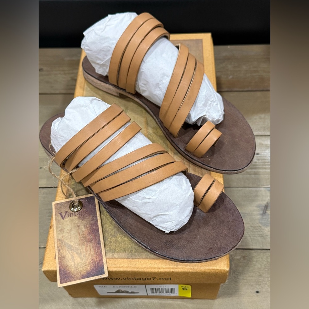 *** SOLD *** 
Vintage 7 Leather Tan Strappy Sandals Sz 6